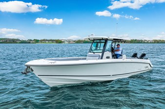 Boston Whaler 330 Outrage 13 2026 Boston Whaler 330 Outrage 14