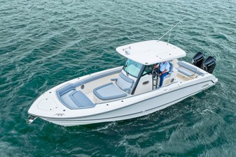 Boston Whaler 330 Outrage 16 2026 Boston Whaler 330 Outrage 17