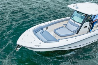 Boston Whaler 330 Outrage 17 2026 Boston Whaler 330 Outrage 18