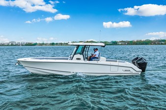 Boston Whaler 330 Outrage 18 2026 Boston Whaler 330 Outrage 19