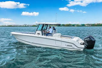 Boston Whaler 330 Outrage 19 2026 Boston Whaler 330 Outrage 20
