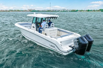 Boston Whaler 330 Outrage 20 2026 Boston Whaler 330 Outrage 21