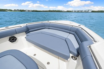 Boston Whaler 330 Outrage 30 2026 Boston Whaler 330 Outrage 31