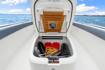 Boston Whaler 330 Outrage 32 2026 Boston Whaler 330 Outrage 33