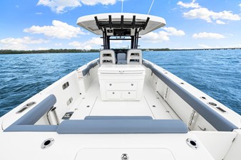 Boston Whaler 330 Outrage 38 2026 Boston Whaler 330 Outrage 39