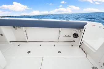 Boston Whaler 330 Outrage 43 2026 Boston Whaler 330 Outrage 44