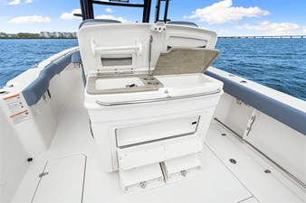 Boston Whaler 330 Outrage 45 2026 Boston Whaler 330 Outrage 46