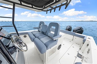 Boston Whaler 330 Outrage 50 2026 Boston Whaler 330 Outrage 51