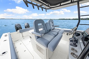 Boston Whaler 330 Outrage 51 2026 Boston Whaler 330 Outrage 52