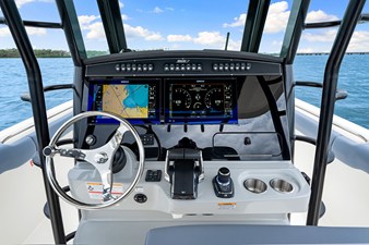 Boston Whaler 330 Outrage 53 2026 Boston Whaler 330 Outrage 54