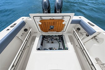 Boston Whaler 330 Outrage 55 2026 Boston Whaler 330 Outrage 56