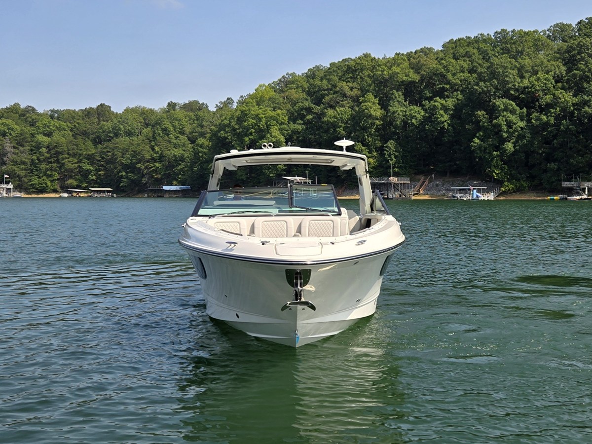 2027 Sea Ray SLX 400 3