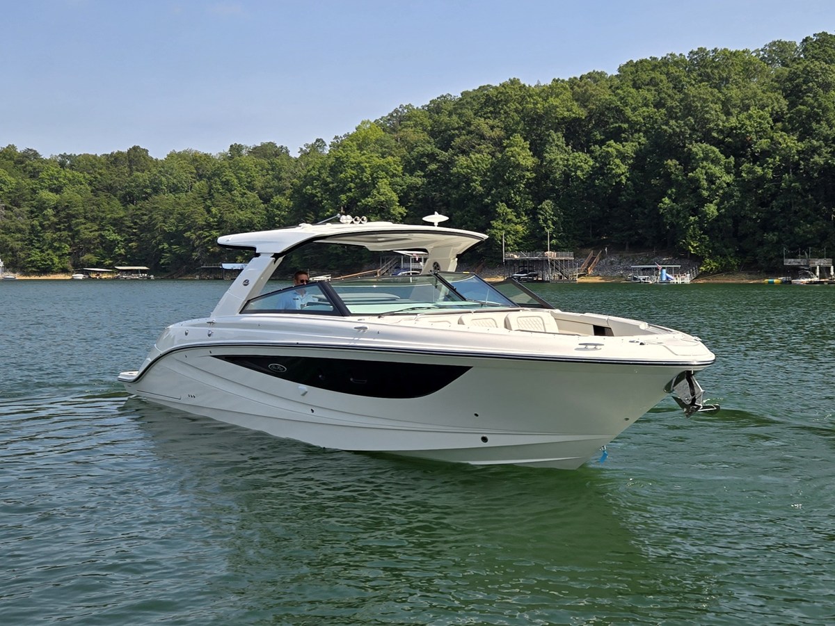 2027 Sea Ray SLX 400 4