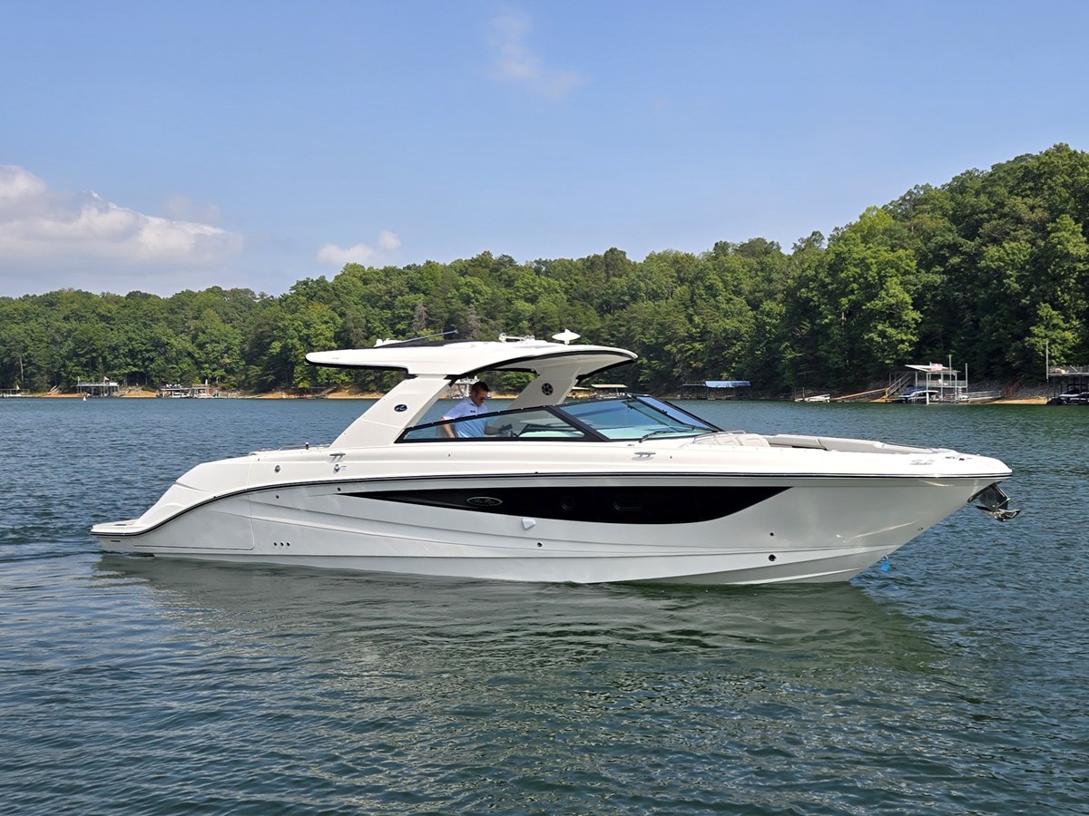 2027 Sea Ray SLX 400 5