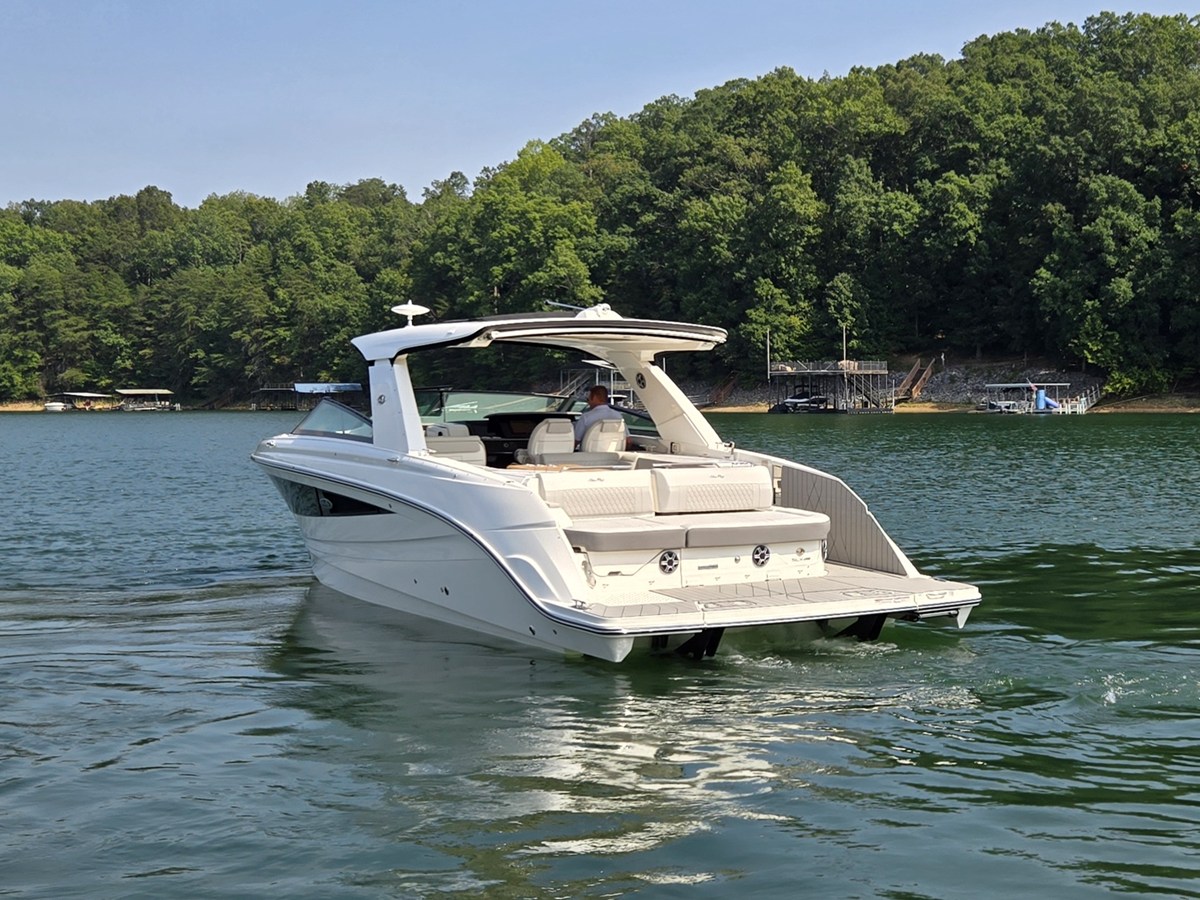2027 Sea Ray SLX 400 6