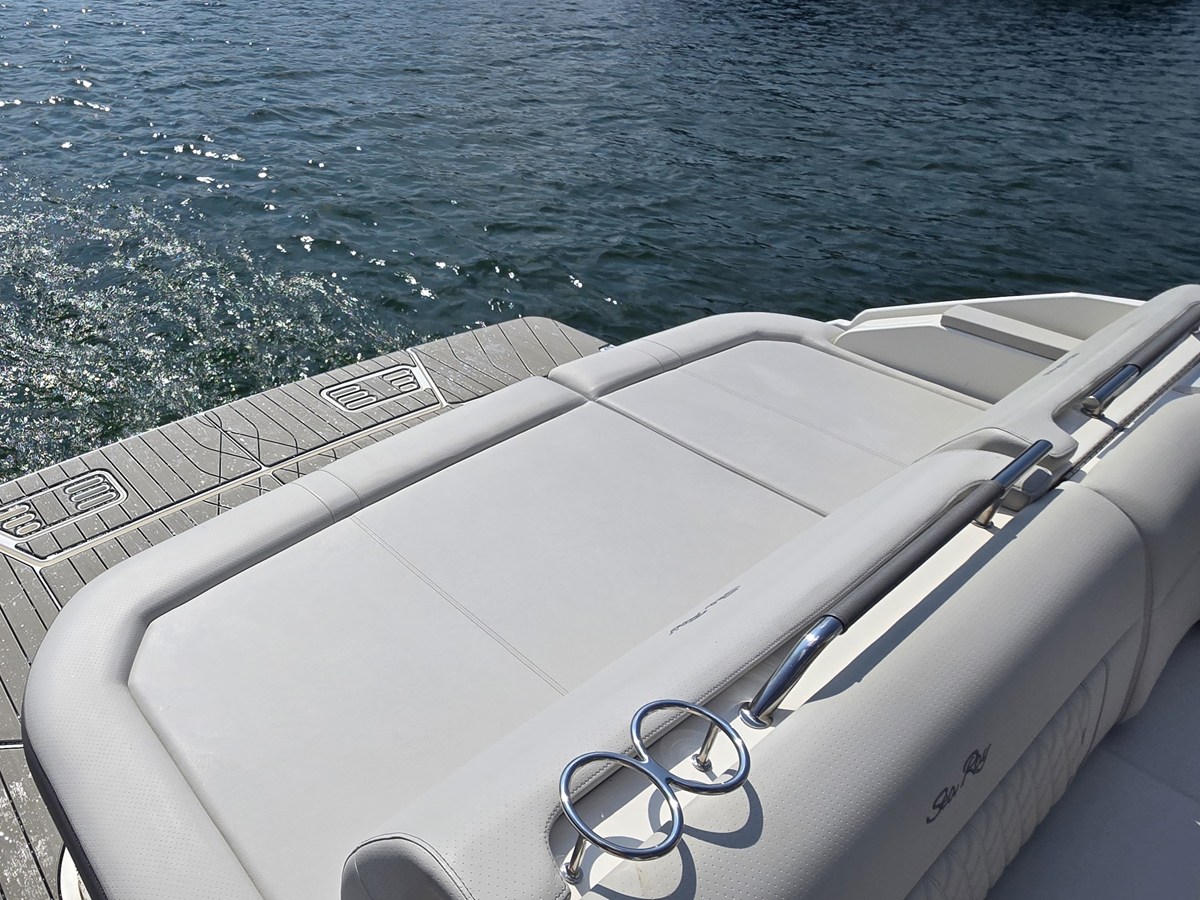 2027 Sea Ray SLX 400 10