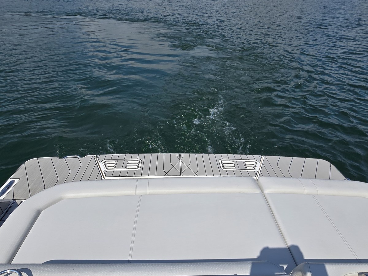 2027 Sea Ray SLX 400 13