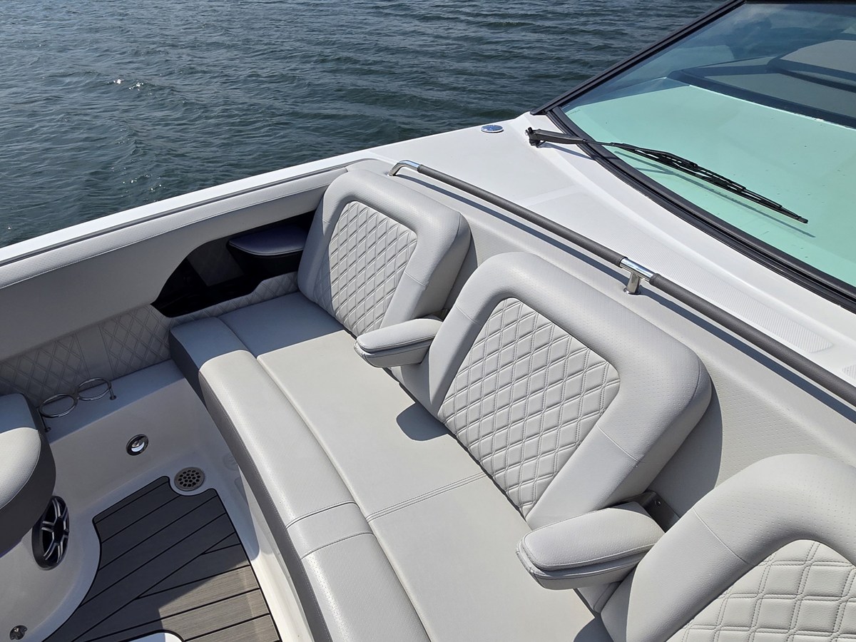 2027 Sea Ray SLX 400 37