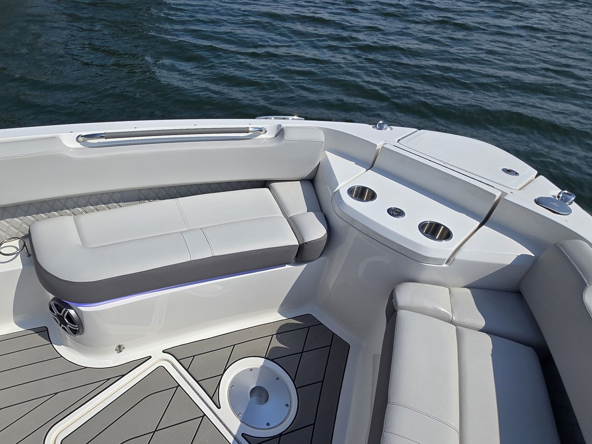 2027 Sea Ray SLX 400 39
