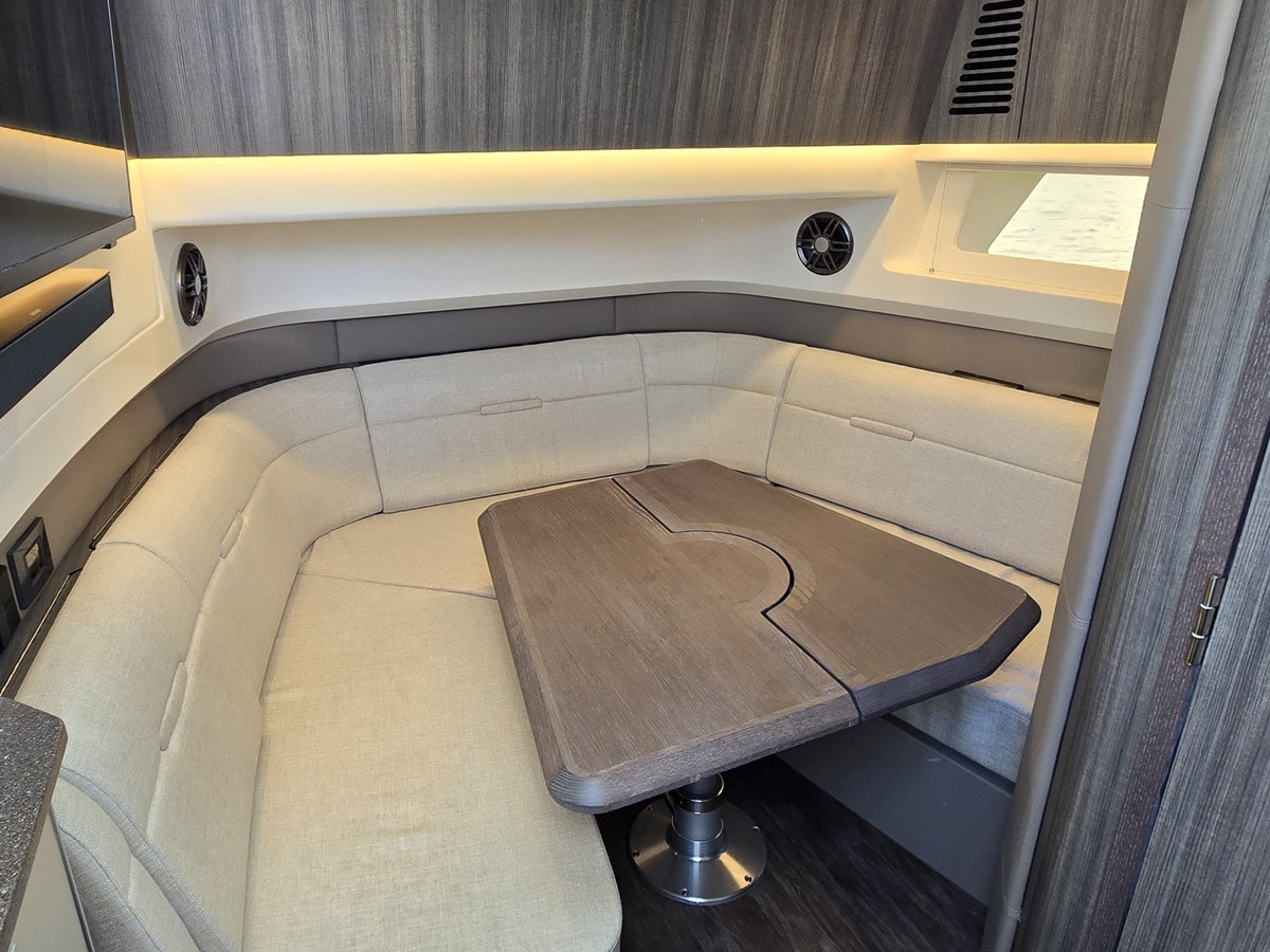 2027 Sea Ray SLX 400 40