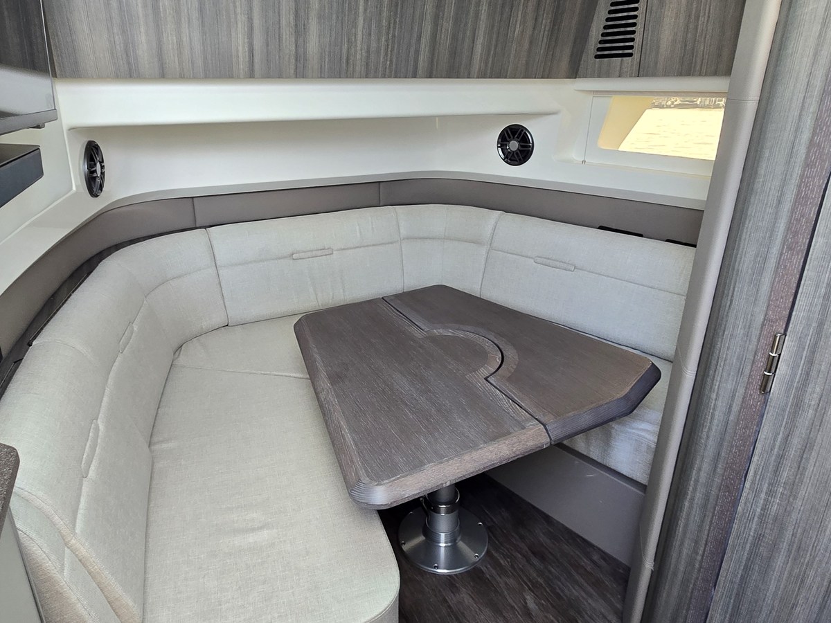 2027 Sea Ray SLX 400 41