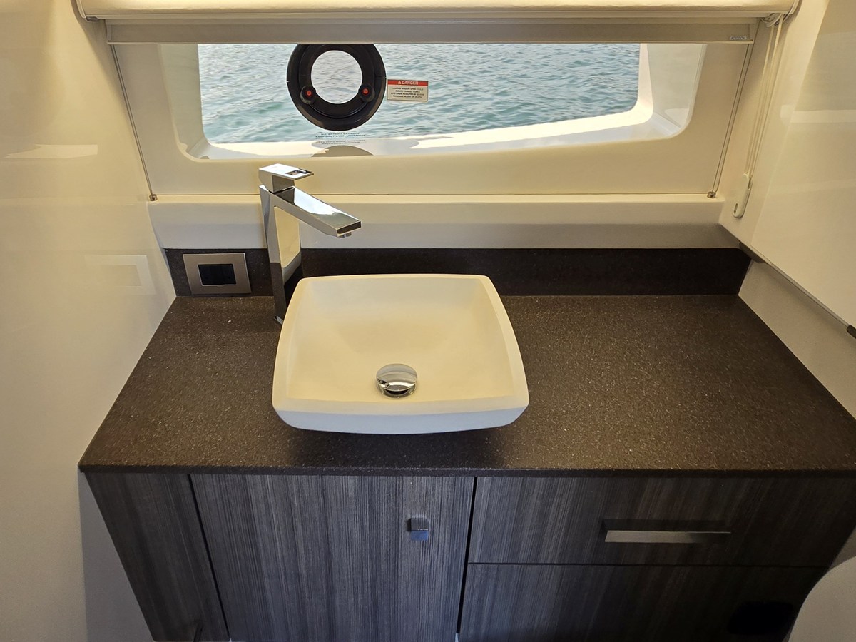 2027 Sea Ray SLX 400 47