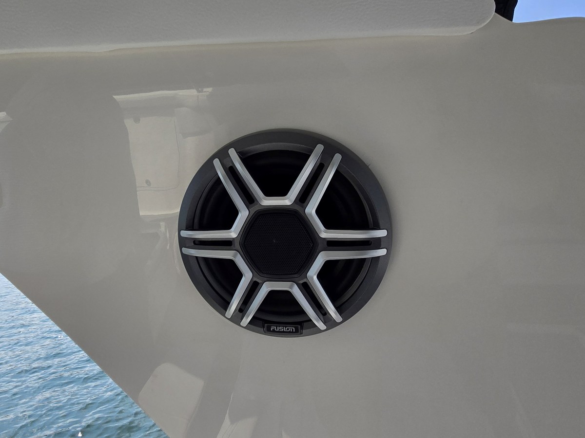 2027 Sea Ray SLX 400 51
