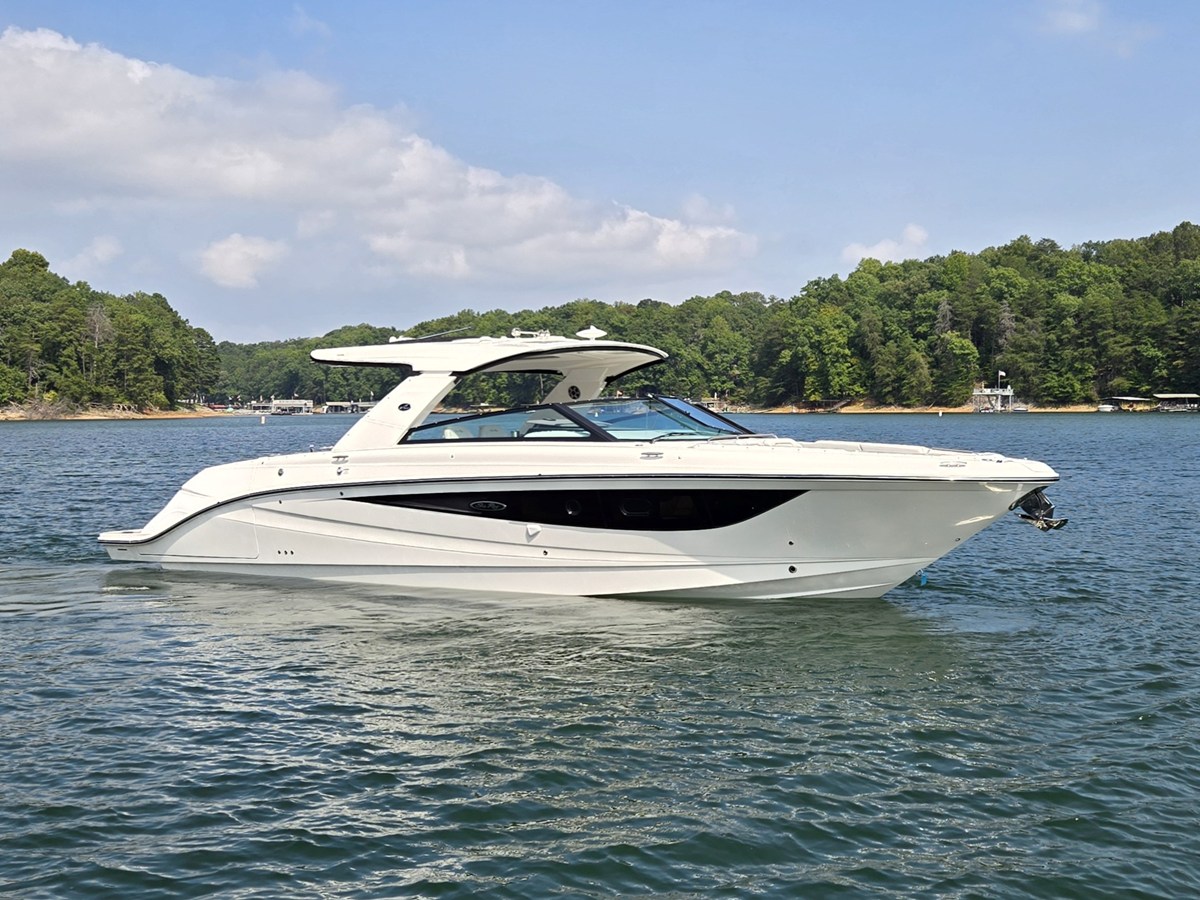 2027 Sea Ray SLX 400 52