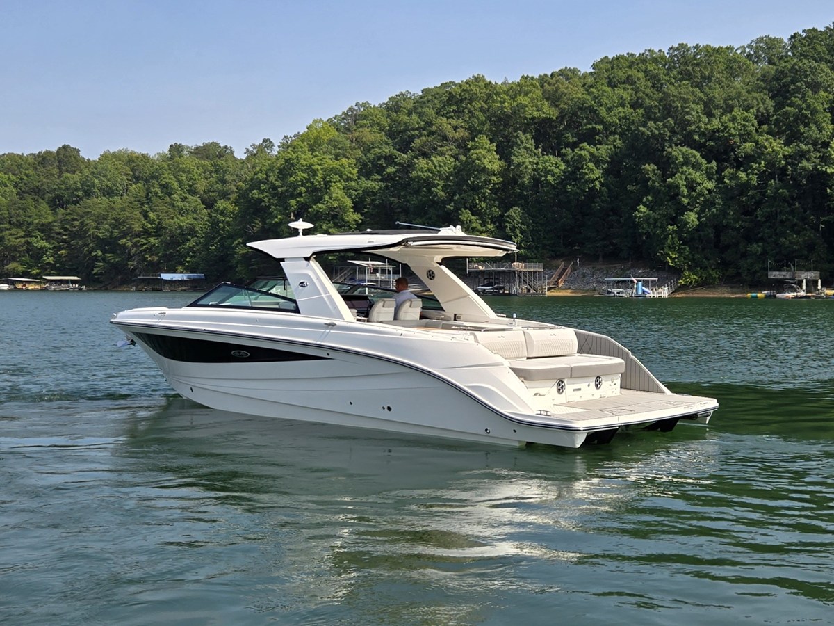 2027 Sea Ray SLX 400 56