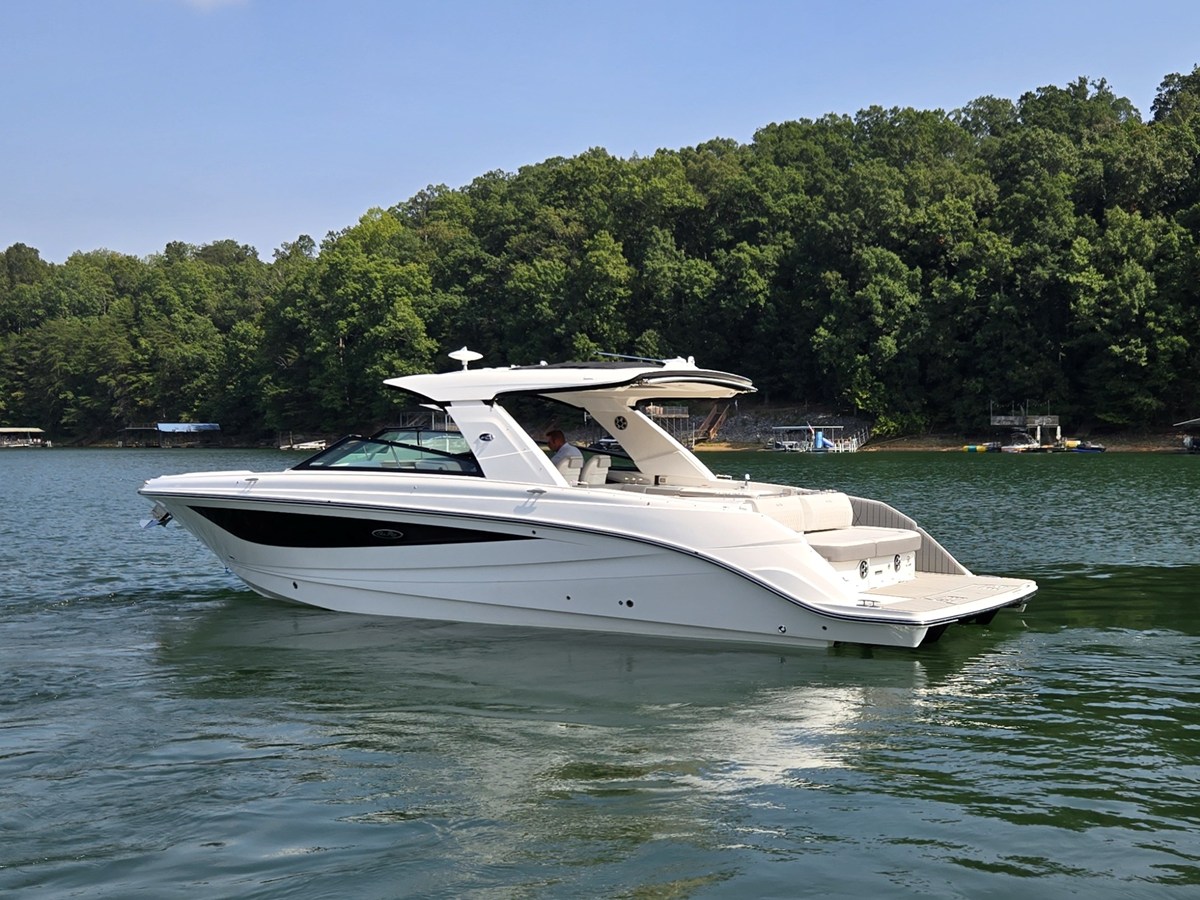 2027 Sea Ray SLX 400 57