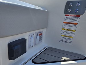 2027 Sea Ray SLX 400 14