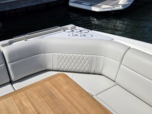 2027 Sea Ray SLX 400 16