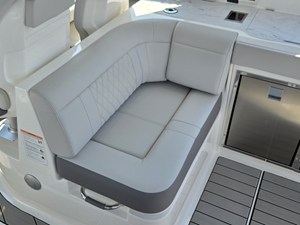 2027 Sea Ray SLX 400 18