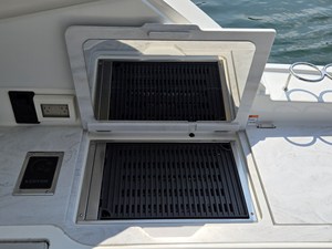 2027 Sea Ray SLX 400 21