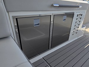 2027 Sea Ray SLX 400 24