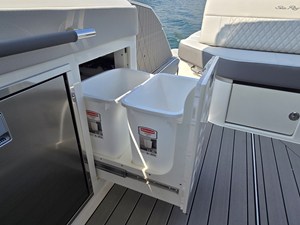2027 Sea Ray SLX 400 25