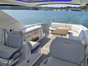 2027 Sea Ray SLX 400 26