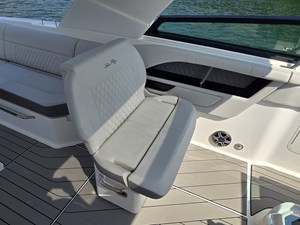 2027 Sea Ray SLX 400 27