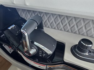 2027 Sea Ray SLX 400 32