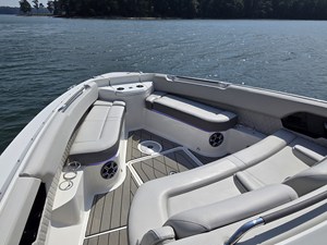 2027 Sea Ray SLX 400 35