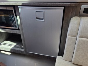 2027 Sea Ray SLX 400 43