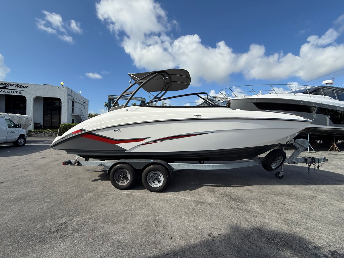 2019 Yamaha AR 240 2