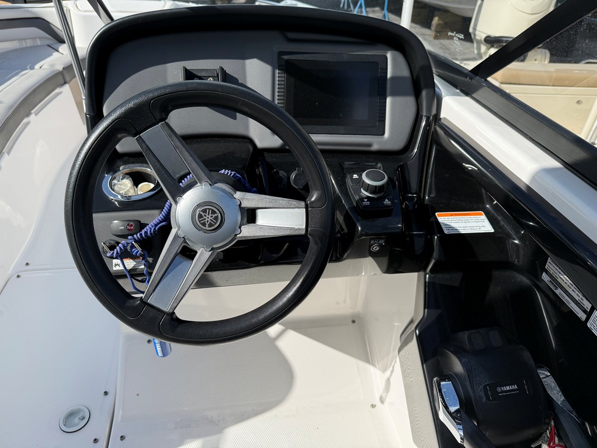 2019 Yamaha AR 240 9