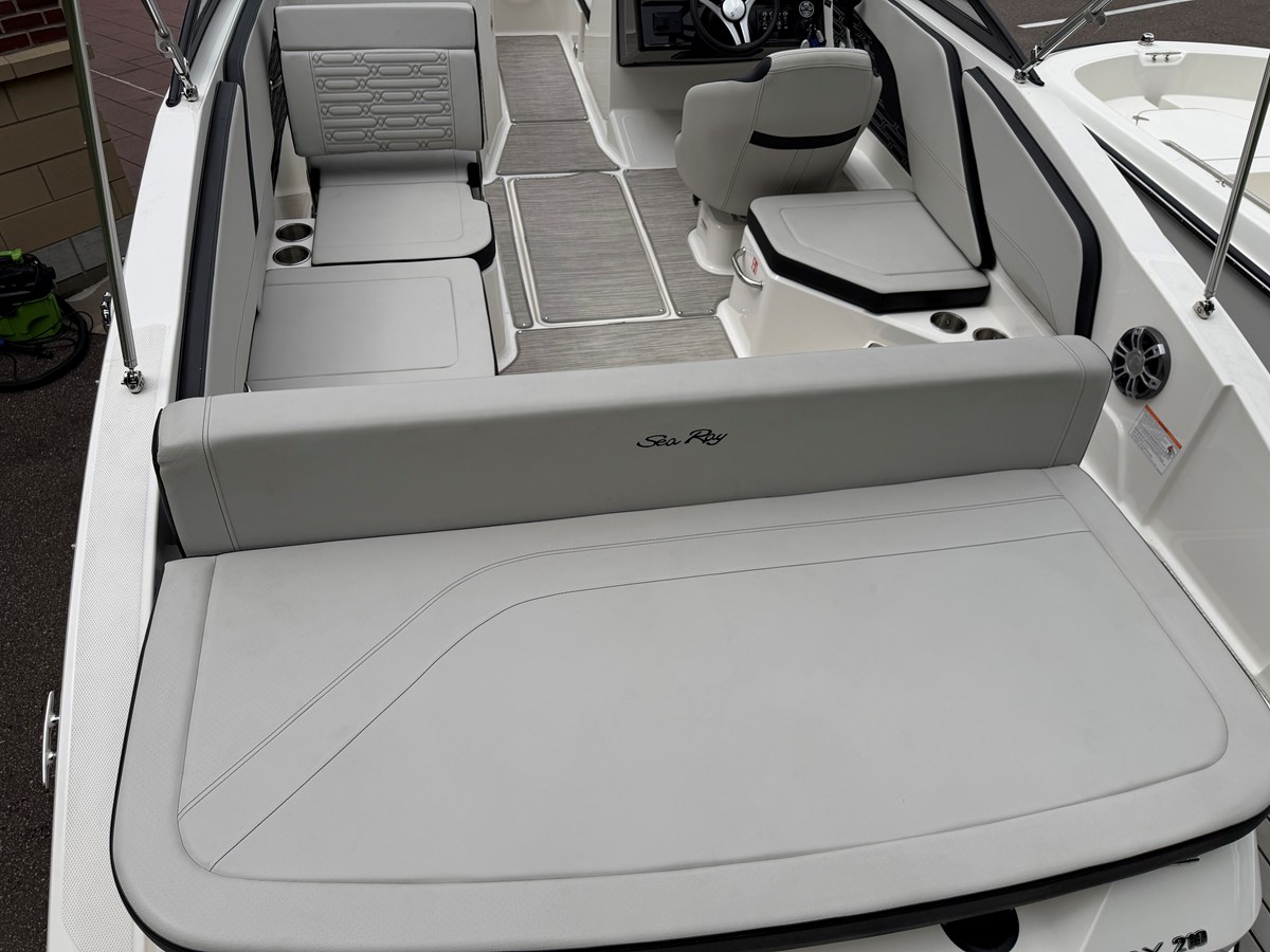 2025 Sea Ray 21 SPX 9