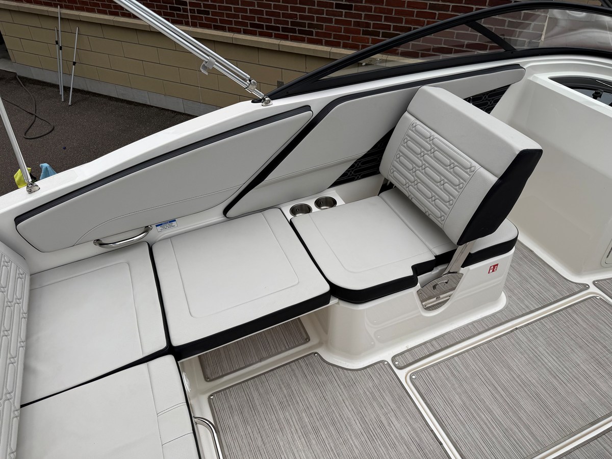 2025 Sea Ray 21 SPX 12
