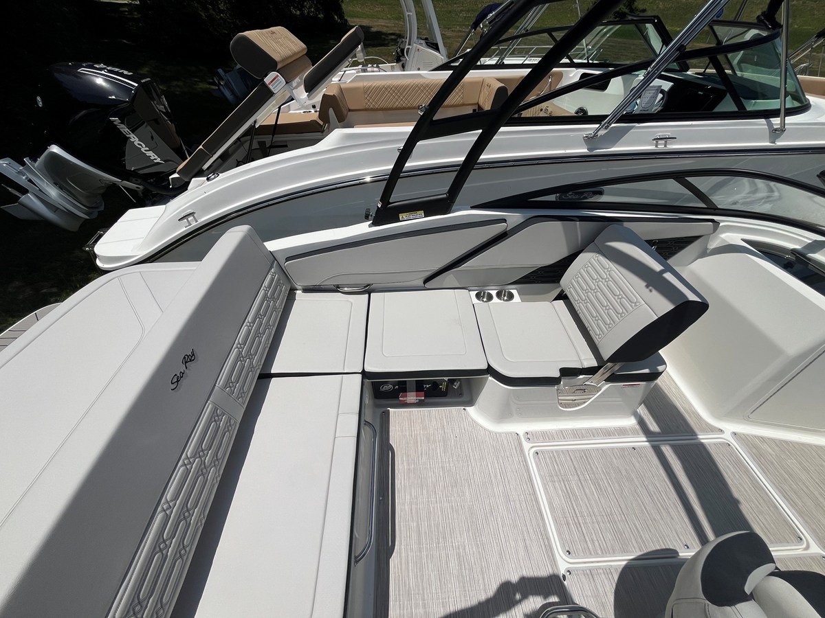 2026 Sea Ray SPX 210 Outboard 7