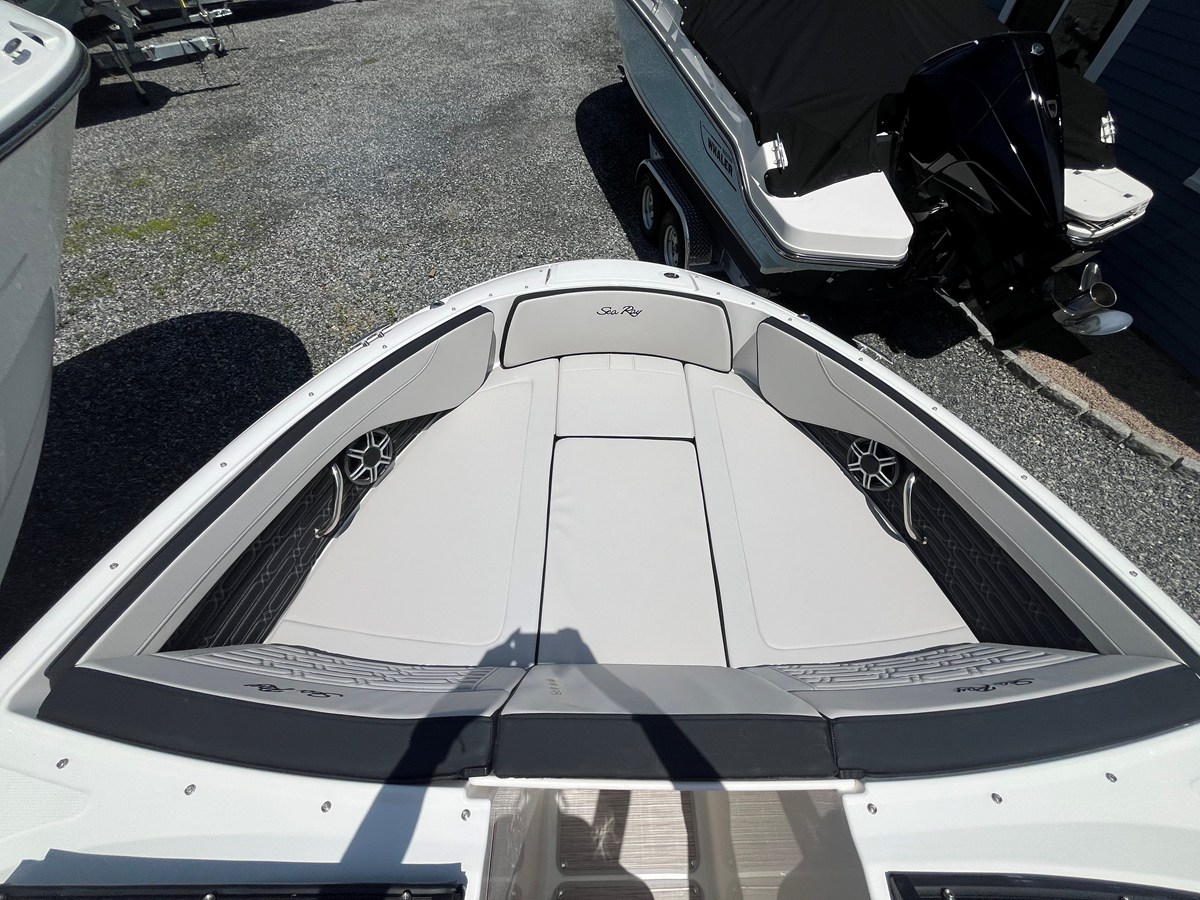 2026 Sea Ray SPX 210 Outboard 15