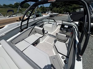Sea Ray SPX 210 Outboard 4 2026 Sea Ray SPX 210 Outboard 5