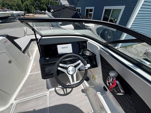 Sea Ray SPX 210 Outboard 8 2026 Sea Ray SPX 210 Outboard 9