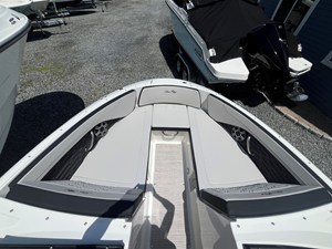 Sea Ray SPX 210 Outboard 12 2026 Sea Ray SPX 210 Outboard 13